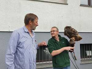 k 20230513 Falk mit Uhu